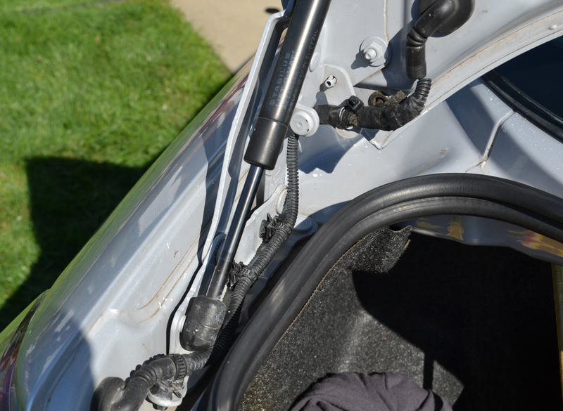 This is a pic of the wiring that leads from the body to the trunk for the 3rd brake light. Mine broke near the trunk-grommet.
